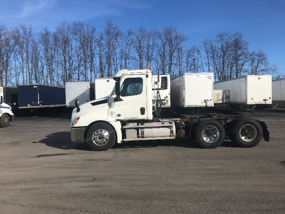 Day Cab Tractor-Heavy Duty Tractors-Freightliner-2019-T12664ST-Watertown-NY-362,489\n\t\tmiles-$ 46,250 - Image 4