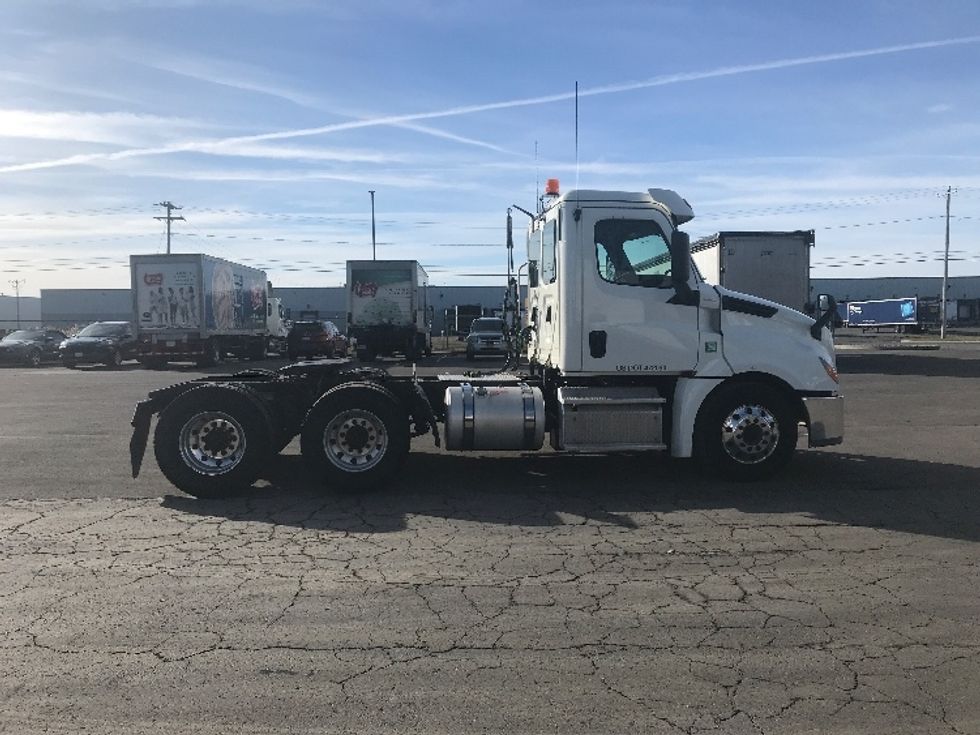 Day Cab Tractor-Heavy Duty Tractors-Freightliner-2019-T12664ST-Watertown-NY-362,489\n\t\tmiles-$ 46,250 - Image 8