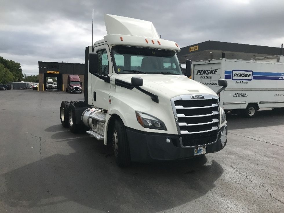 Day Cab Tractor-Heavy Duty Tractors-Freightliner-2019-T12664ST-Watertown-NY-396,113\n\t\tmiles-$ 51,500 - Image 1