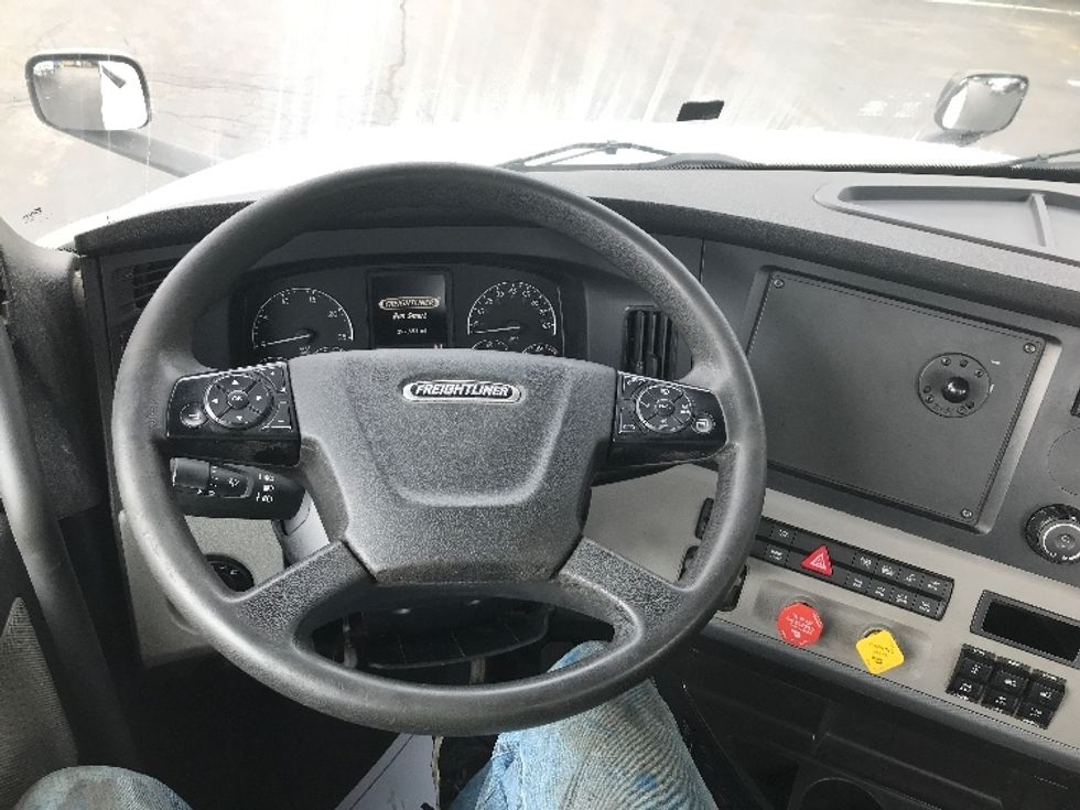 Day Cab Tractor-Heavy Duty Tractors-Freightliner-2019-T12664ST-Watertown-NY-396,113\n\t\tmiles-$ 51,500 - Image 11