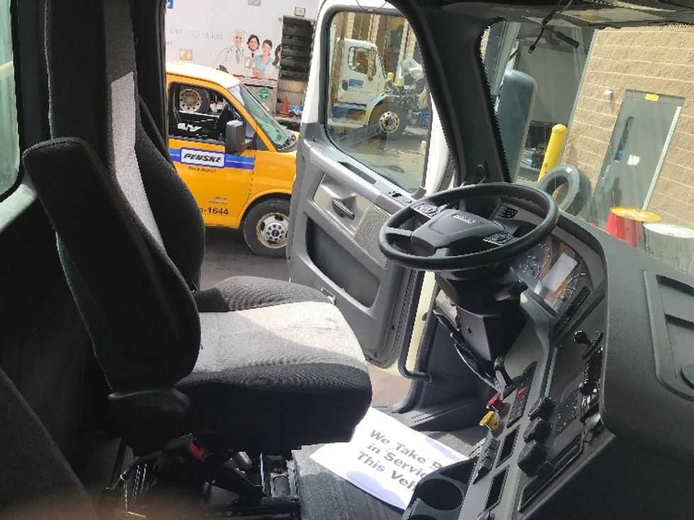 Day Cab Tractor-Heavy Duty Tractors-Freightliner-2019-T12664ST-Watertown-NY-396,113\n\t\tmiles-$ 51,500 - Image 14