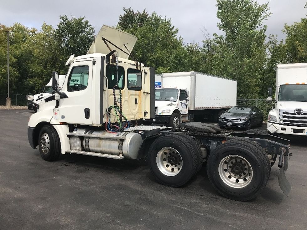 Day Cab Tractor-Heavy Duty Tractors-Freightliner-2019-T12664ST-Watertown-NY-396,113\n\t\tmiles-$ 51,500 - Image 5