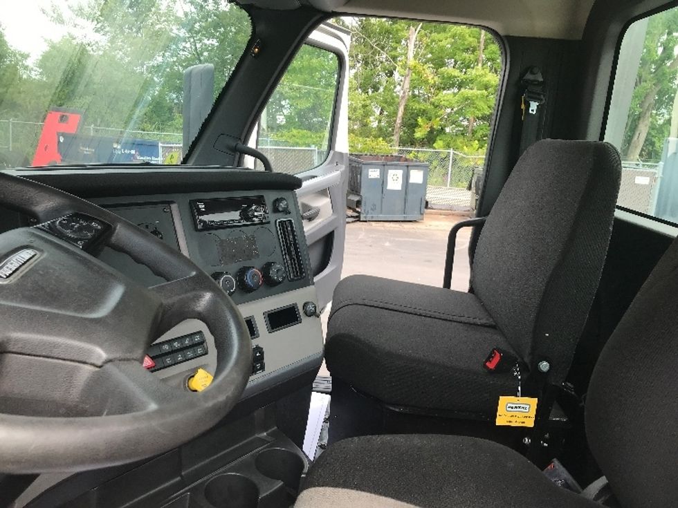 Day Cab Tractor-Heavy Duty Tractors-Freightliner-2019-T12664ST-Watertown-NY-396,113\n\t\tmiles-$ 51,500 - Image 9