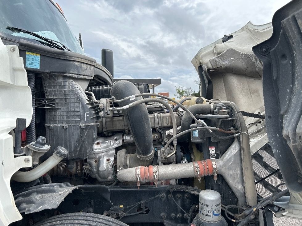 Day Cab Tractor-Heavy Duty Tractors-Freightliner-2019-T12664ST-Watertown-NY-490,782\n\t\tmiles-$ 36,250 - Image 15