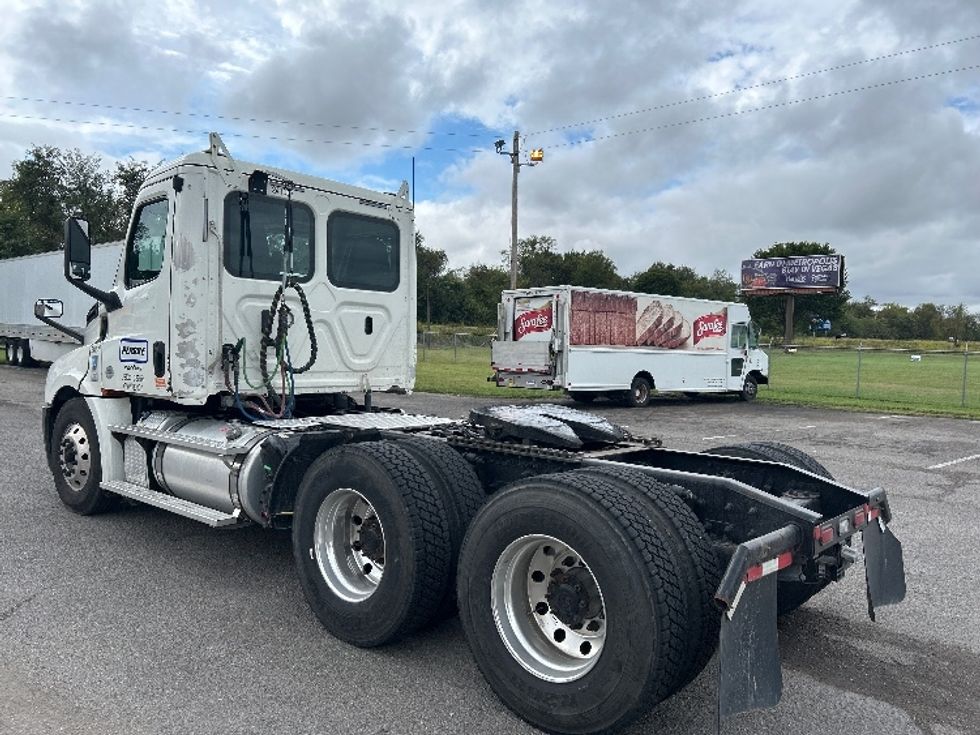 Day Cab Tractor-Heavy Duty Tractors-Freightliner-2019-T12664ST-Watertown-NY-490,782\n\t\tmiles-$ 36,250 - Image 5