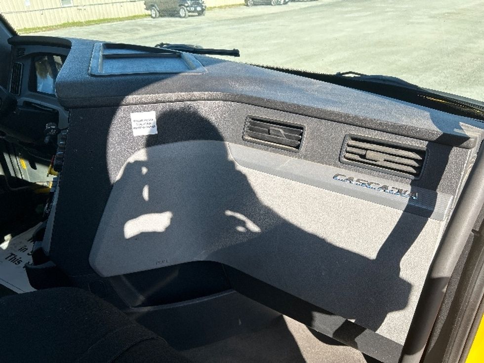 Day Cab Tractor-Heavy Duty Tractors-Freightliner-2019-T12664ST-Waterville-ME-552,991\n\t\tmiles-$ 28,000 - Image 13