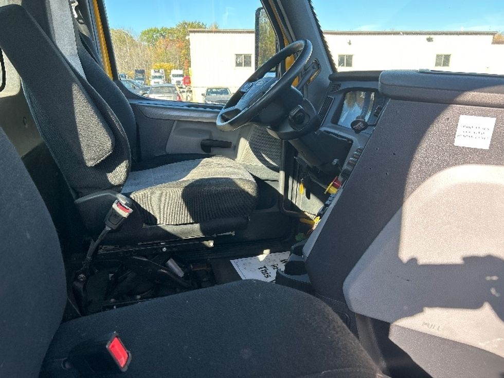 Day Cab Tractor-Heavy Duty Tractors-Freightliner-2019-T12664ST-Waterville-ME-552,991\n\t\tmiles-$ 28,000 - Image 14