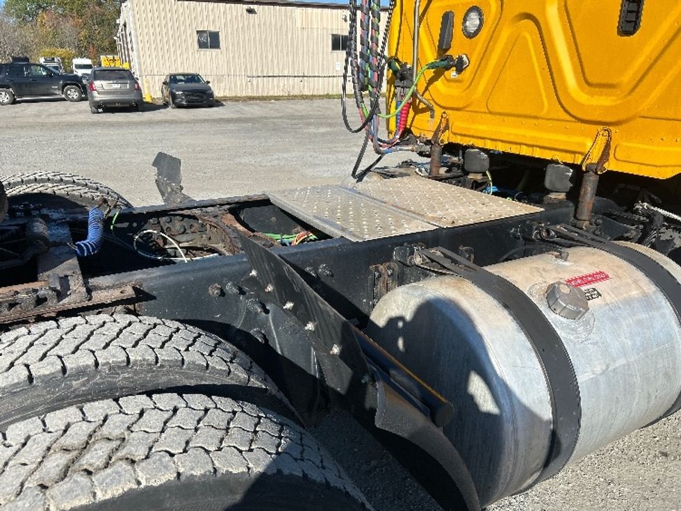 Day Cab Tractor-Heavy Duty Tractors-Freightliner-2019-T12664ST-Waterville-ME-552,991\n\t\tmiles-$ 28,000 - Image 17