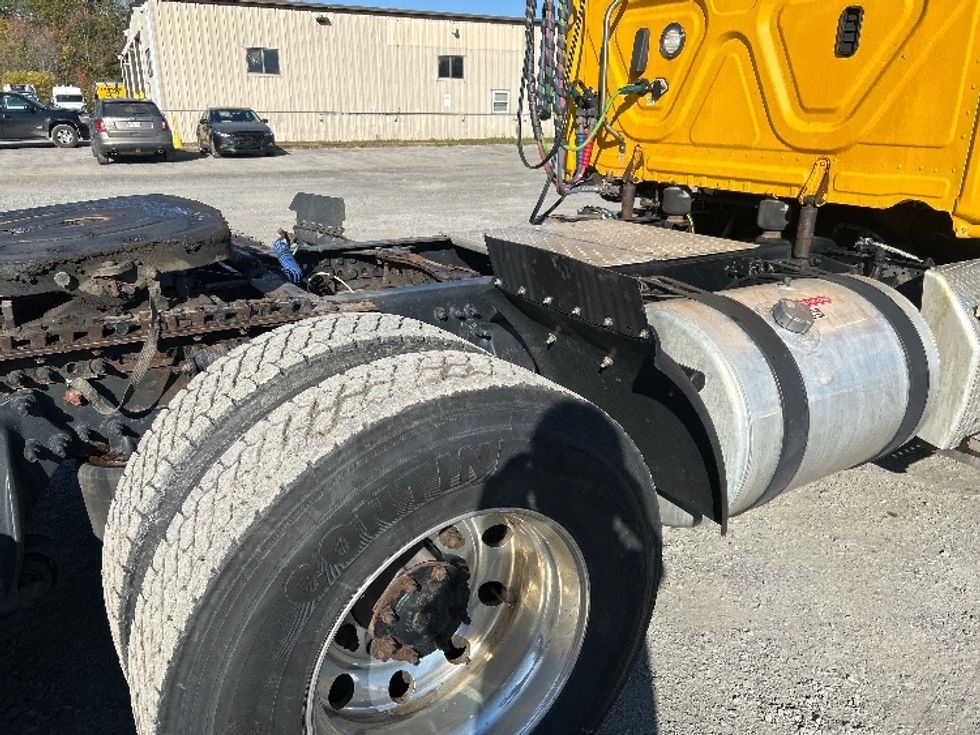 Day Cab Tractor-Heavy Duty Tractors-Freightliner-2019-T12664ST-Waterville-ME-552,991\n\t\tmiles-$ 28,000 - Image 18