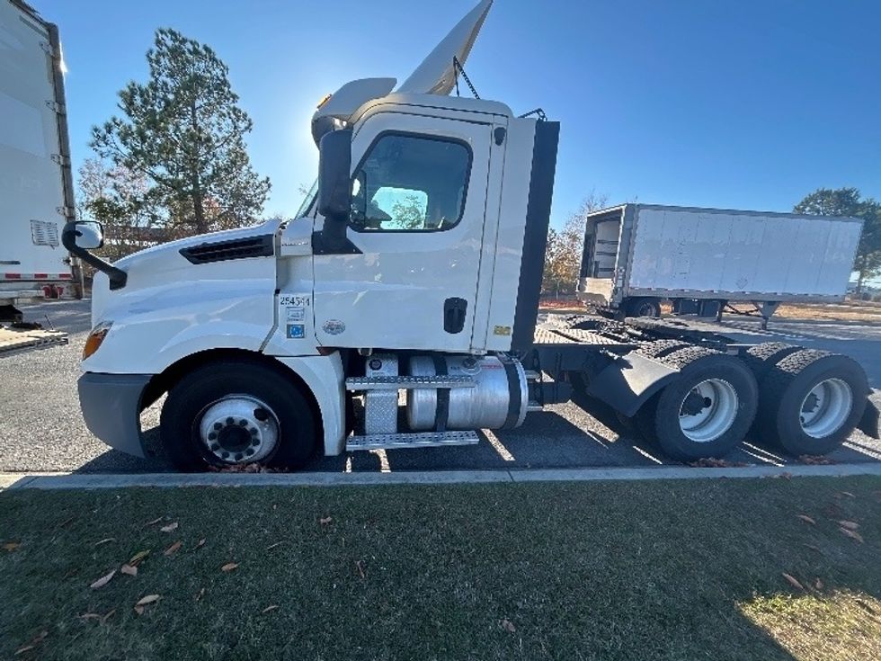 Day Cab Tractor-Heavy Duty Tractors-Freightliner-2019-T12664ST-West Columbia-SC-346,092\n\t\tmiles-$ 48,000 - Image 4