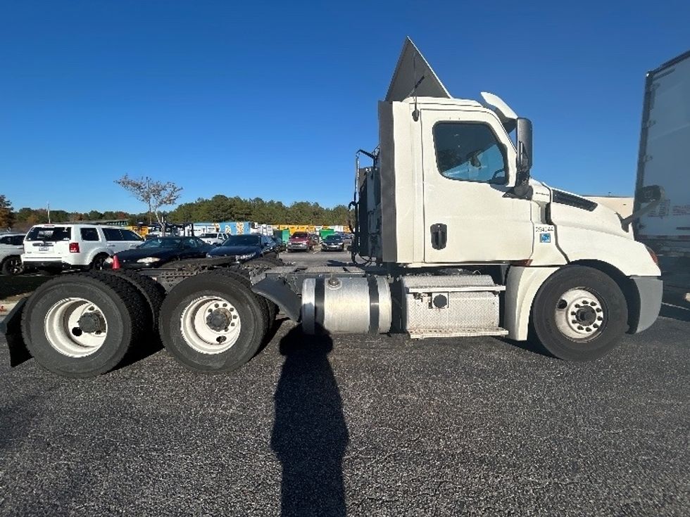 Day Cab Tractor-Heavy Duty Tractors-Freightliner-2019-T12664ST-West Columbia-SC-346,092\n\t\tmiles-$ 48,000 - Image 8