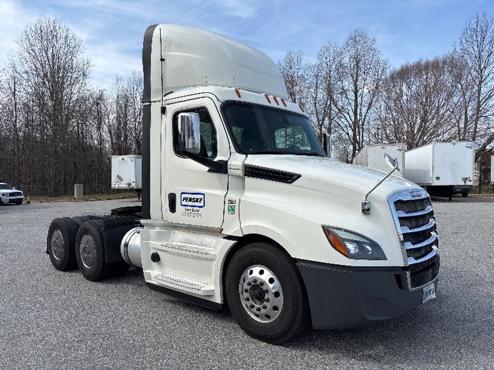 Day Cab Tractor-Heavy Duty Tractors-Freightliner-2019-T12664ST-West Columbia-SC-538,511\n\t\tmiles-$ 39,000 - Image 1