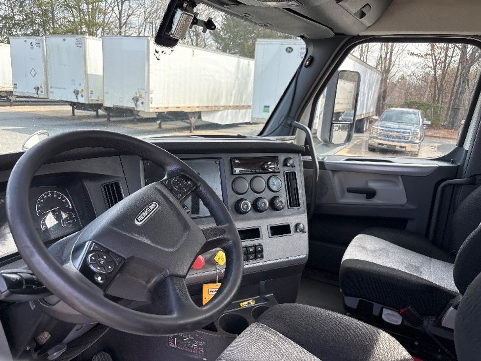 Day Cab Tractor-Heavy Duty Tractors-Freightliner-2019-T12664ST-West Columbia-SC-538,511\n\t\tmiles-$ 39,000 - Image 10