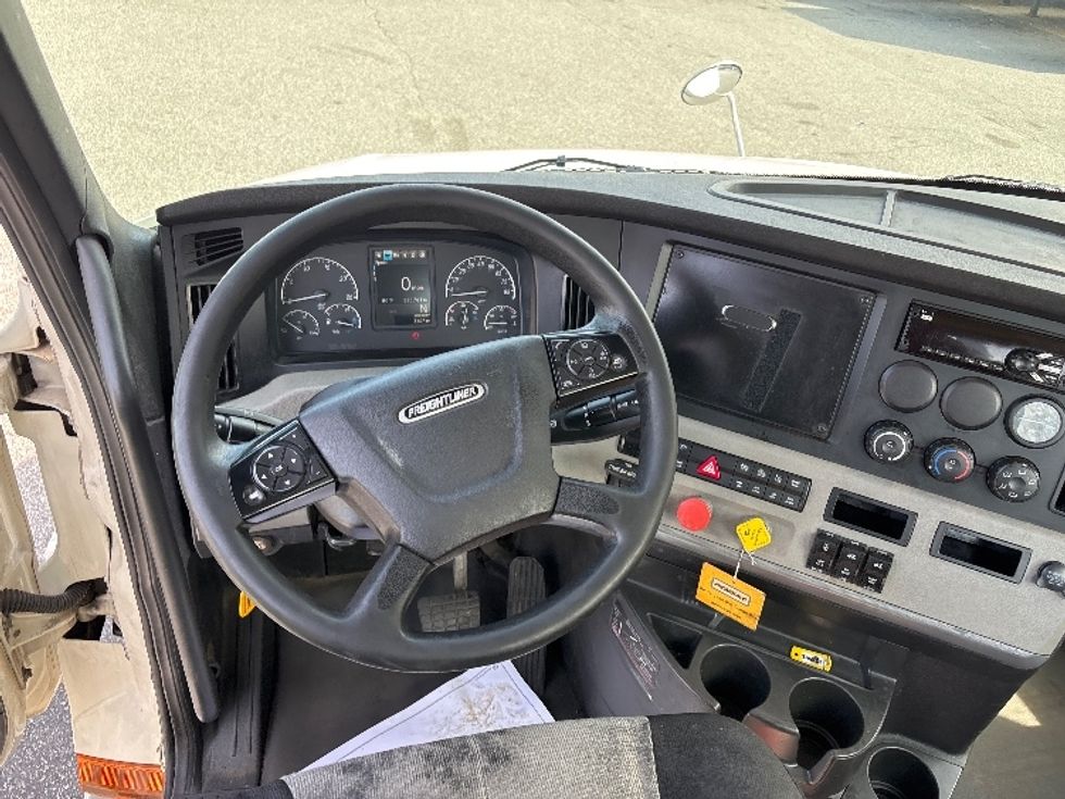 Day Cab Tractor-Heavy Duty Tractors-Freightliner-2019-T12664ST-West Columbia-SC-538,511\n\t\tmiles-$ 39,000 - Image 11