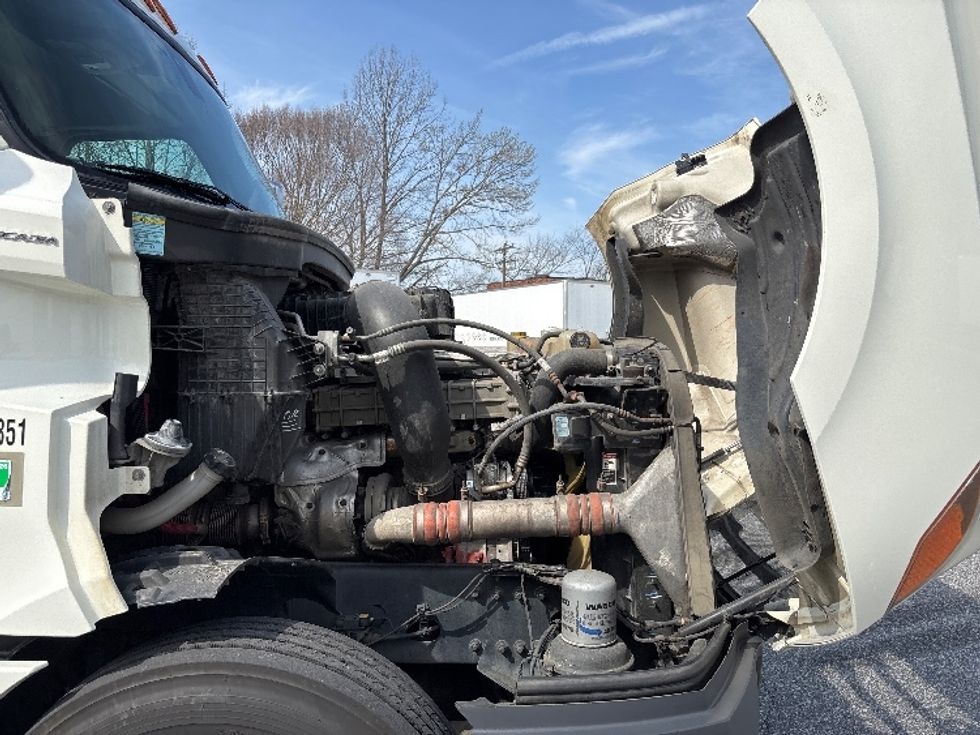 Day Cab Tractor-Heavy Duty Tractors-Freightliner-2019-T12664ST-West Columbia-SC-538,511\n\t\tmiles-$ 39,000 - Image 15