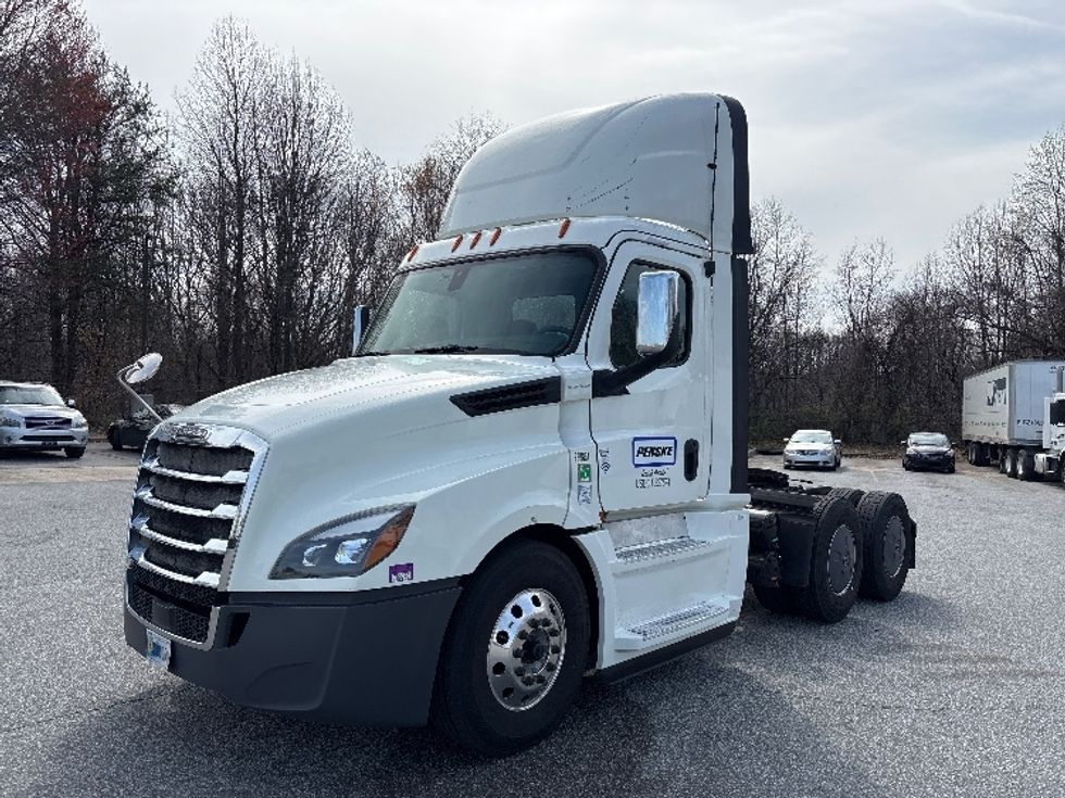 Day Cab Tractor-Heavy Duty Tractors-Freightliner-2019-T12664ST-West Columbia-SC-538,511\n\t\tmiles-$ 39,000 - Image 3