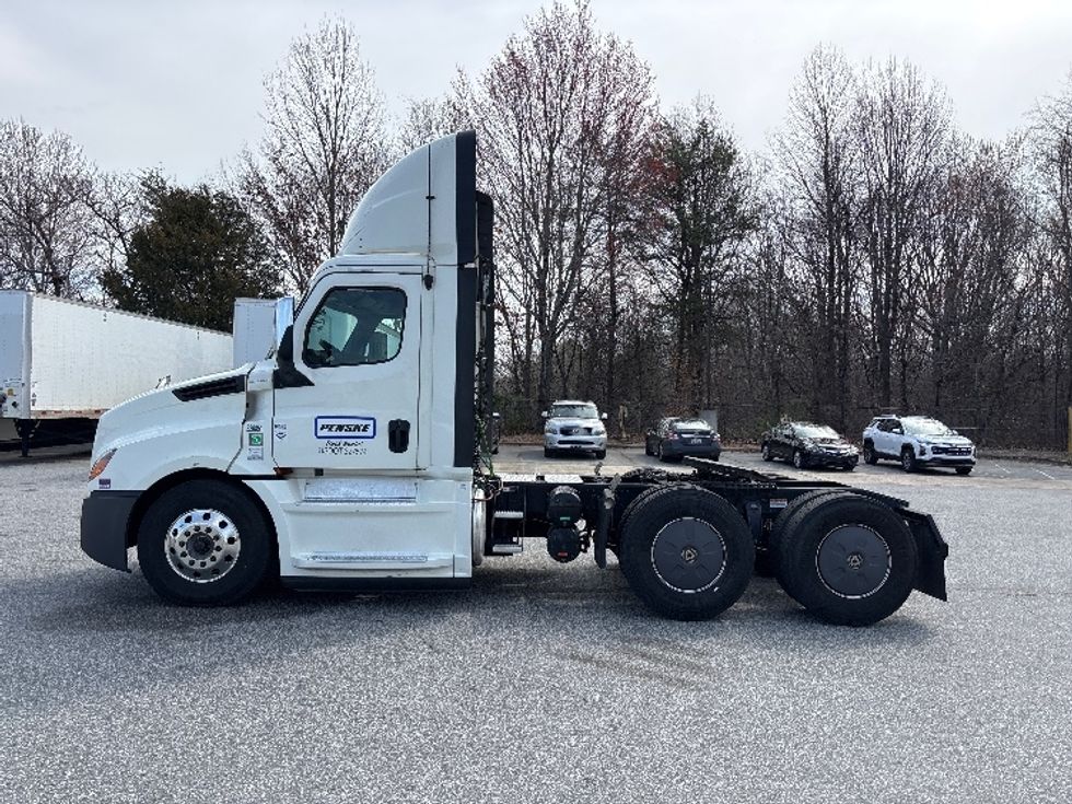 Day Cab Tractor-Heavy Duty Tractors-Freightliner-2019-T12664ST-West Columbia-SC-538,511\n\t\tmiles-$ 39,000 - Image 4