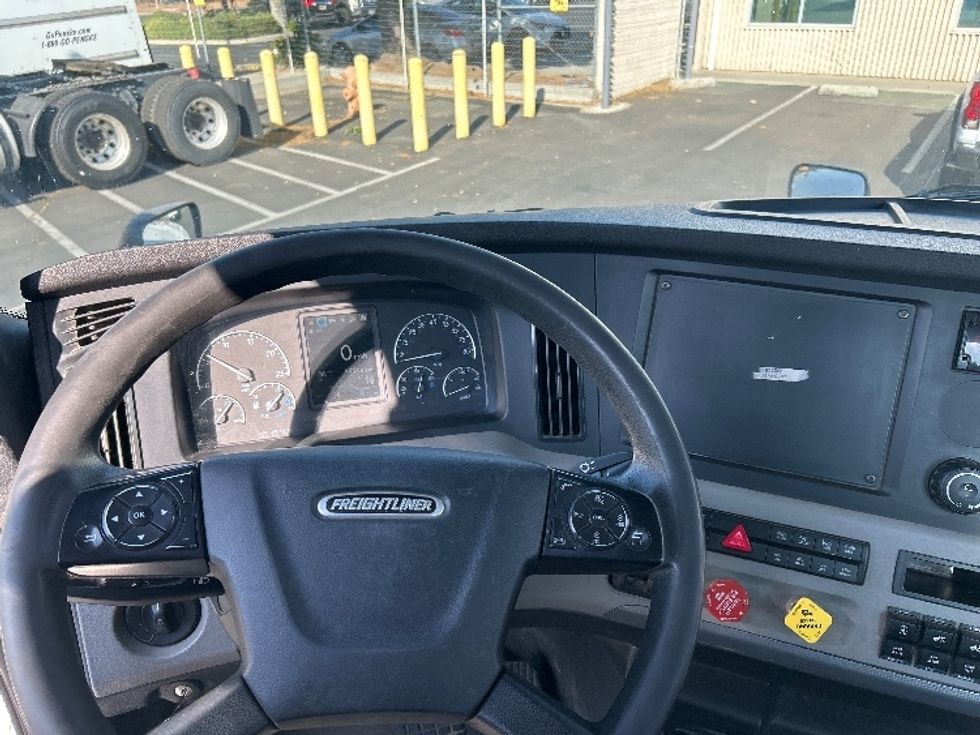 Day Cab Tractor-Heavy Duty Tractors-Freightliner-2019-T12664ST-West Sacramento-CA-295,899\n\t\tmiles-$ 53,750 - Image 11