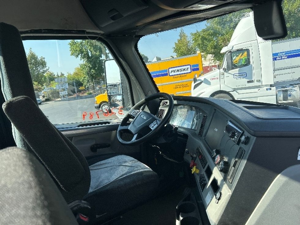 Day Cab Tractor-Heavy Duty Tractors-Freightliner-2019-T12664ST-West Sacramento-CA-295,899\n\t\tmiles-$ 53,750 - Image 14