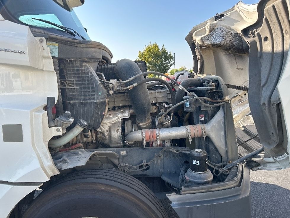 Day Cab Tractor-Heavy Duty Tractors-Freightliner-2019-T12664ST-West Sacramento-CA-295,899\n\t\tmiles-$ 53,750 - Image 15