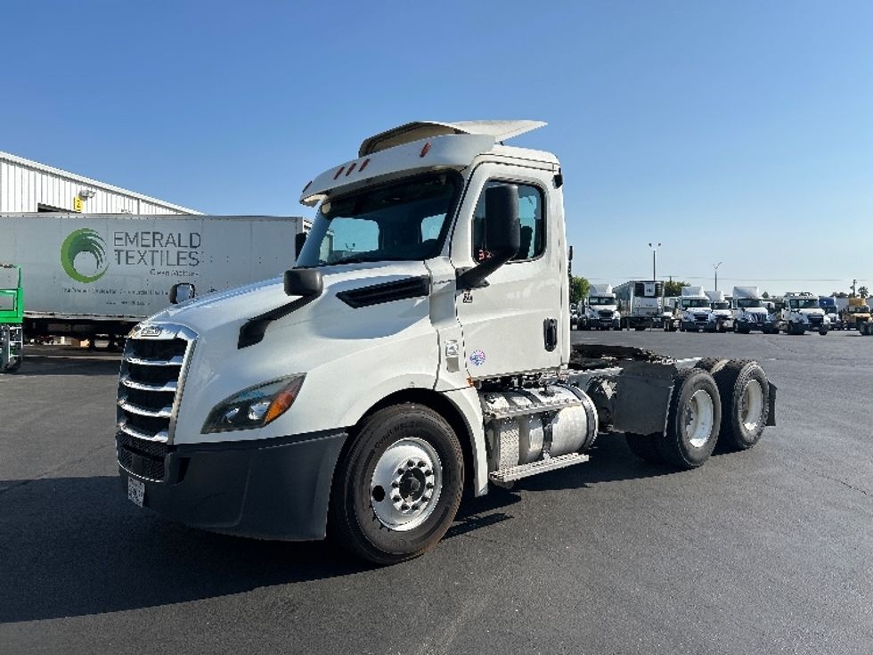 Day Cab Tractor-Heavy Duty Tractors-Freightliner-2019-T12664ST-West Sacramento-CA-295,899\n\t\tmiles-$ 53,750 - Image 3