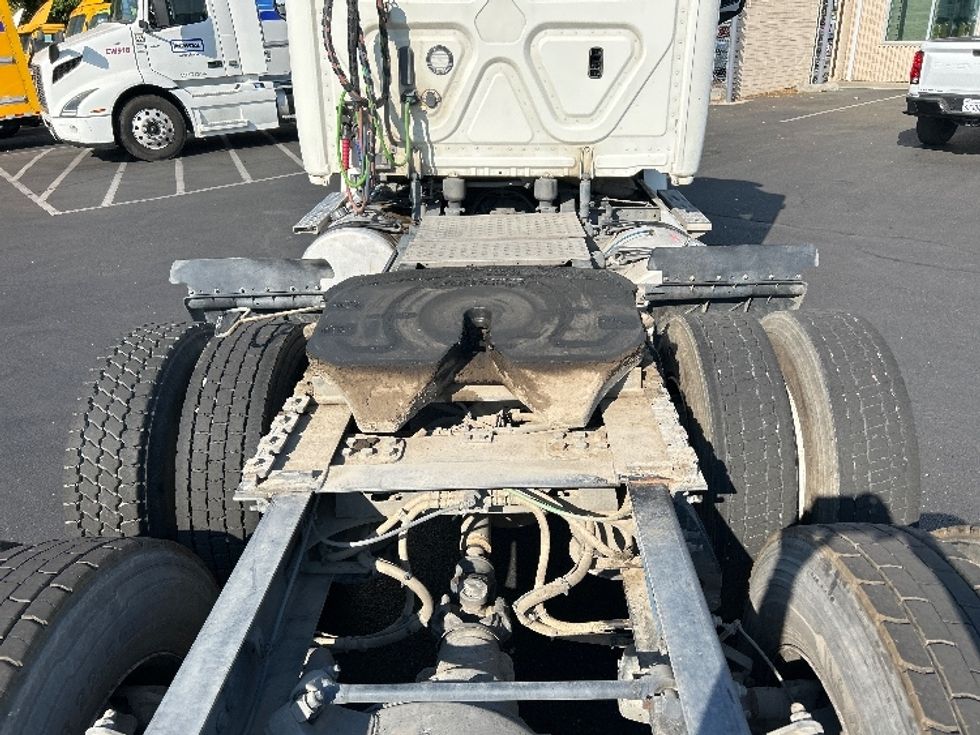 Day Cab Tractor-Heavy Duty Tractors-Freightliner-2019-T12664ST-West Sacramento-CA-295,899\n\t\tmiles-$ 53,750 - Image 6