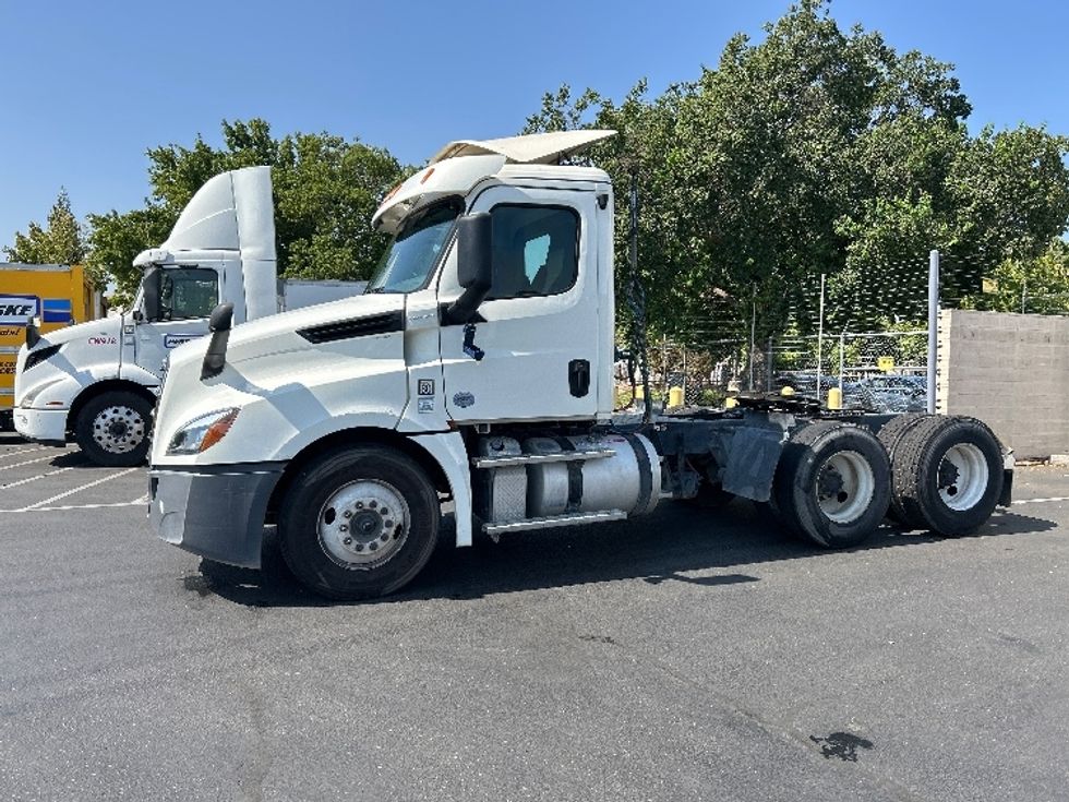 Day Cab Tractor-Heavy Duty Tractors-Freightliner-2019-T12664ST-West Sacramento-CA-304,087\n\t\tmiles-$ 53,250 - Image 4