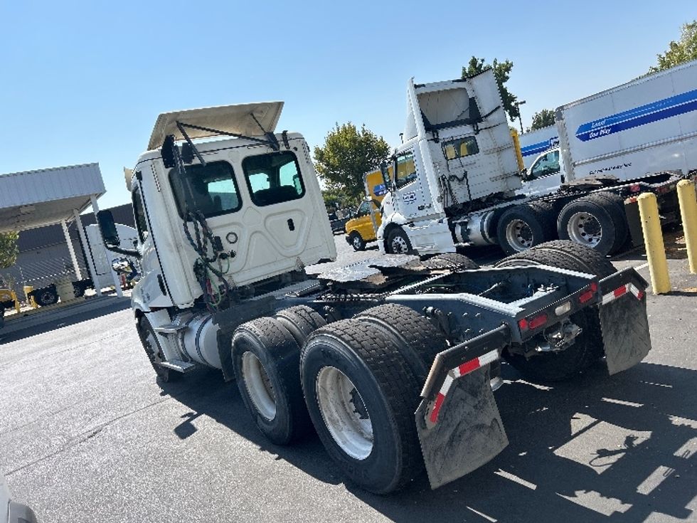 Day Cab Tractor-Heavy Duty Tractors-Freightliner-2019-T12664ST-West Sacramento-CA-304,087\n\t\tmiles-$ 53,250 - Image 5