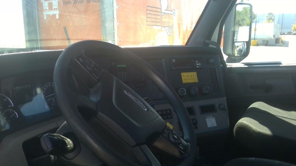 Day Cab Tractor-Heavy Duty Tractors-Freightliner-2019-T12664ST-West Sacramento-CA-305,856\n\t\tmiles-$ 50,750 - Image 10