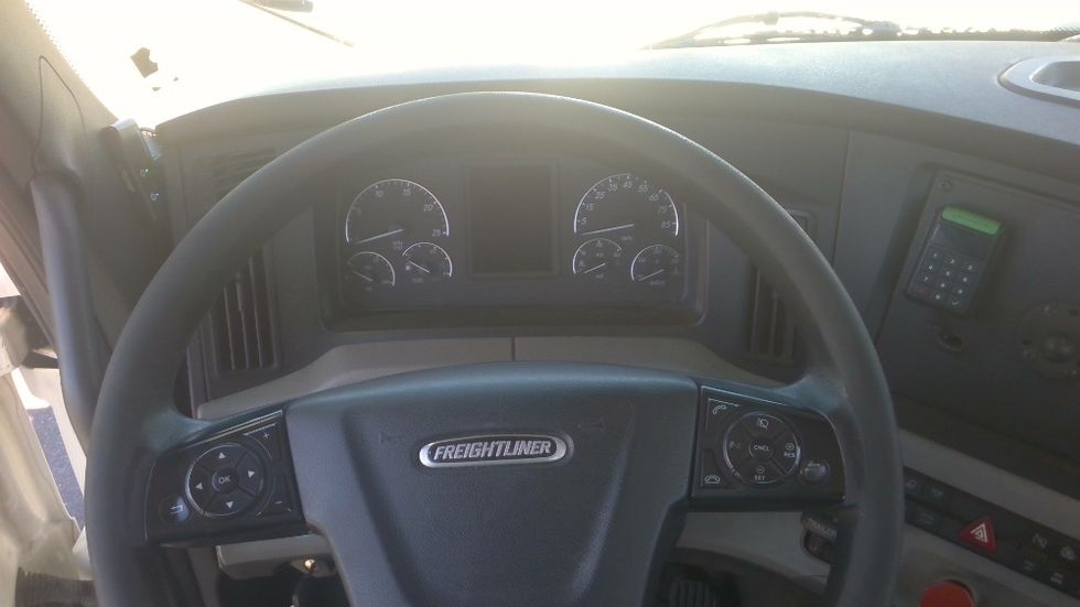 Day Cab Tractor-Heavy Duty Tractors-Freightliner-2019-T12664ST-West Sacramento-CA-305,856\n\t\tmiles-$ 50,750 - Image 11