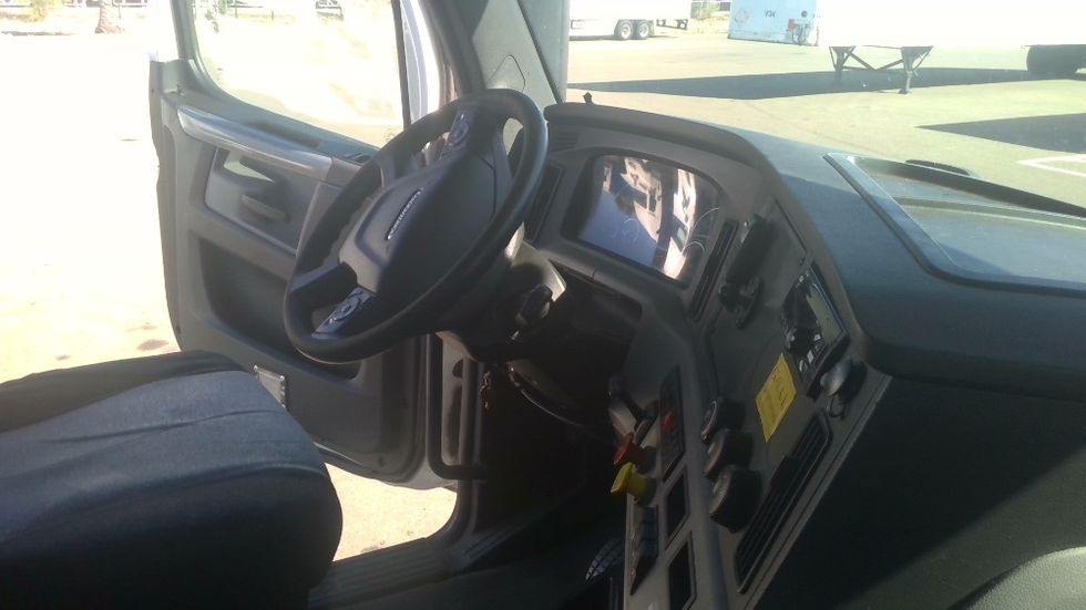 Day Cab Tractor-Heavy Duty Tractors-Freightliner-2019-T12664ST-West Sacramento-CA-305,856\n\t\tmiles-$ 50,750 - Image 14