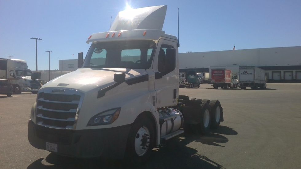 Day Cab Tractor-Heavy Duty Tractors-Freightliner-2019-T12664ST-West Sacramento-CA-305,856\n\t\tmiles-$ 50,750 - Image 3