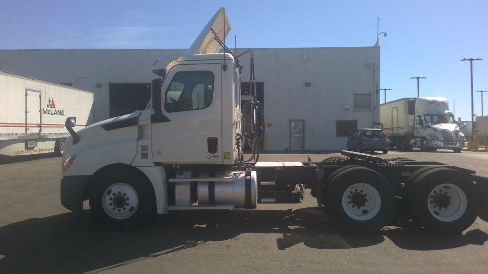 Day Cab Tractor-Heavy Duty Tractors-Freightliner-2019-T12664ST-West Sacramento-CA-305,856\n\t\tmiles-$ 50,750 - Image 4
