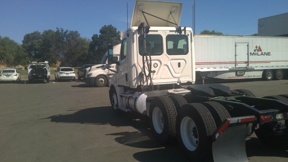 Day Cab Tractor-Heavy Duty Tractors-Freightliner-2019-T12664ST-West Sacramento-CA-305,856\n\t\tmiles-$ 50,750 - Image 5