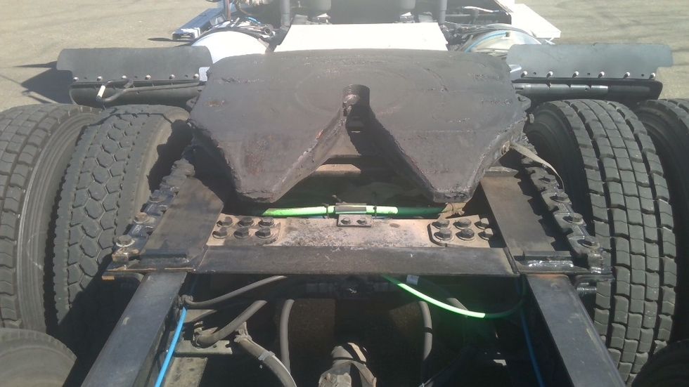 Day Cab Tractor-Heavy Duty Tractors-Freightliner-2019-T12664ST-West Sacramento-CA-305,856\n\t\tmiles-$ 50,750 - Image 6