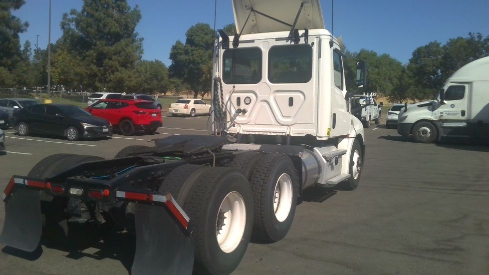 Day Cab Tractor-Heavy Duty Tractors-Freightliner-2019-T12664ST-West Sacramento-CA-305,856\n\t\tmiles-$ 50,750 - Image 7