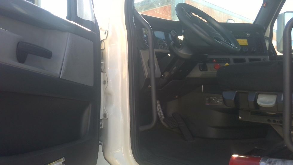 Day Cab Tractor-Heavy Duty Tractors-Freightliner-2019-T12664ST-West Sacramento-CA-305,856\n\t\tmiles-$ 50,750 - Image 9