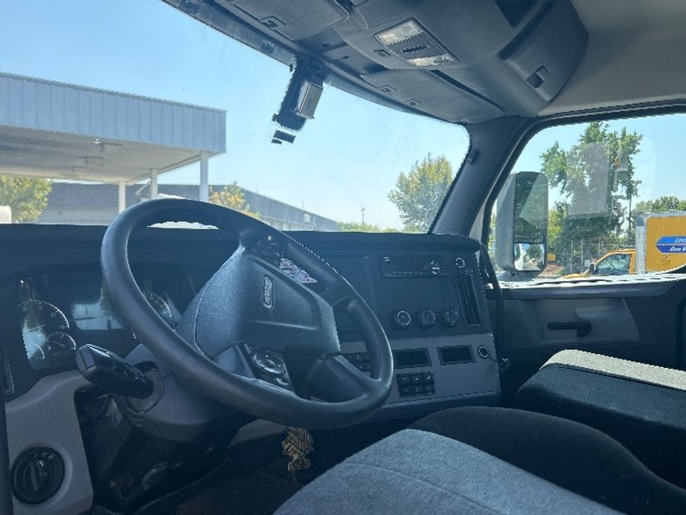 Day Cab Tractor-Heavy Duty Tractors-Freightliner-2019-T12664ST-West Sacramento-CA-341,346\n\t\tmiles-$ 51,250 - Image 10