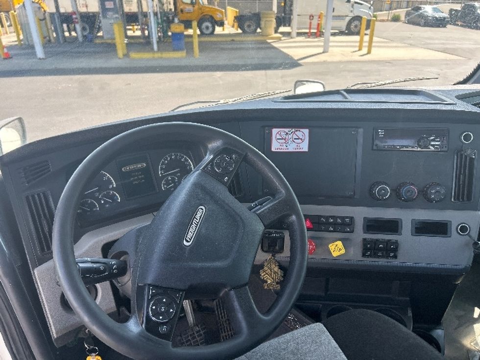 Day Cab Tractor-Heavy Duty Tractors-Freightliner-2019-T12664ST-West Sacramento-CA-341,346\n\t\tmiles-$ 51,250 - Image 11