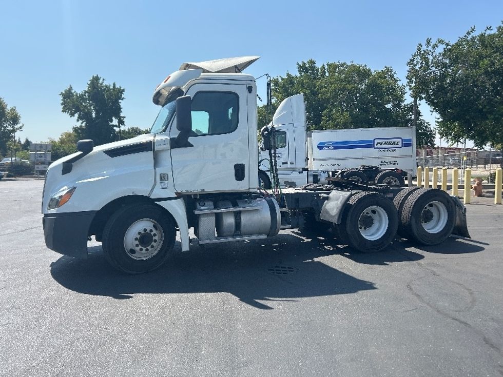 Day Cab Tractor-Heavy Duty Tractors-Freightliner-2019-T12664ST-West Sacramento-CA-341,346\n\t\tmiles-$ 51,250 - Image 4