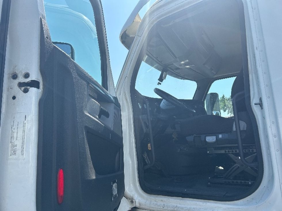 Day Cab Tractor-Heavy Duty Tractors-Freightliner-2019-T12664ST-West Sacramento-CA-341,346\n\t\tmiles-$ 51,250 - Image 9