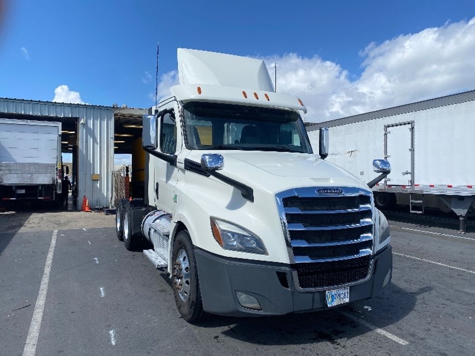 Day Cab Tractor-Heavy Duty Tractors-Freightliner-2019-T12664ST-West Sacramento-CA-343,927\n\t\tmiles-$ 58,750 - Image 1