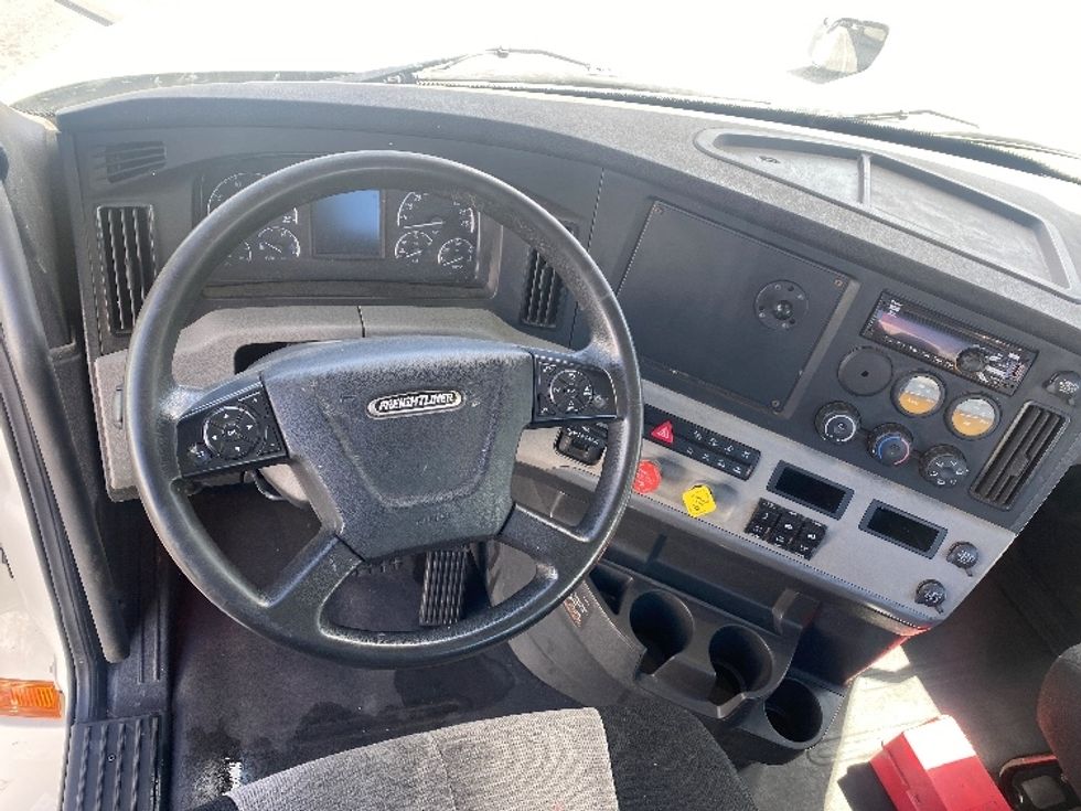 Day Cab Tractor-Heavy Duty Tractors-Freightliner-2019-T12664ST-West Sacramento-CA-343,927\n\t\tmiles-$ 58,750 - Image 11
