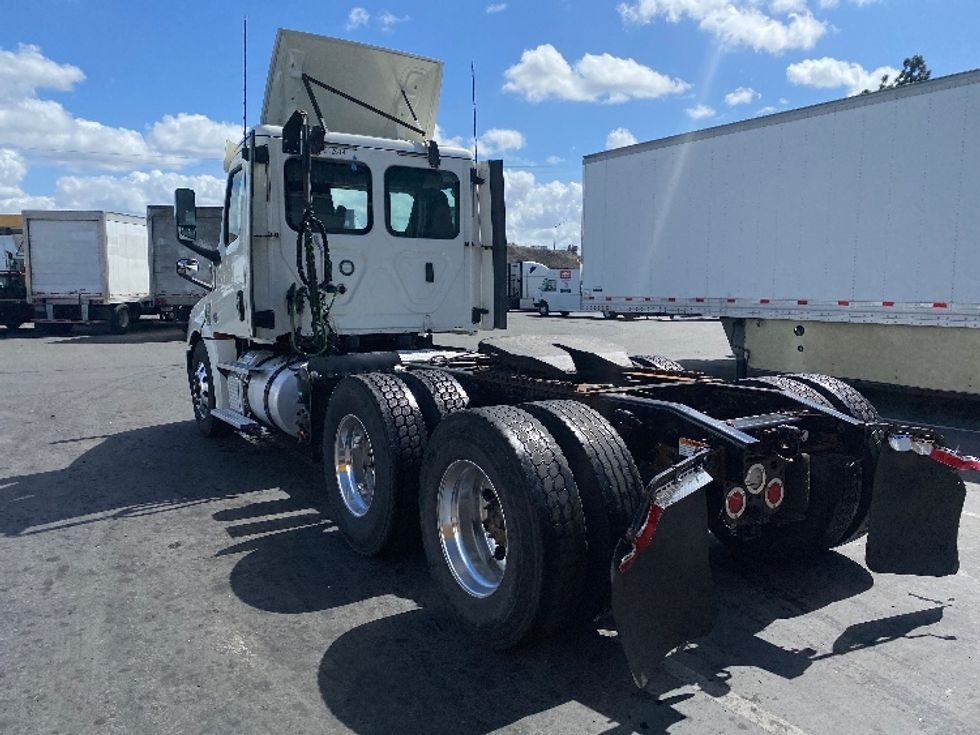 Day Cab Tractor-Heavy Duty Tractors-Freightliner-2019-T12664ST-West Sacramento-CA-343,927\n\t\tmiles-$ 58,750 - Image 5