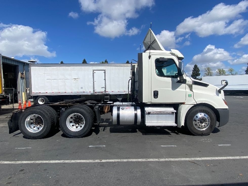 Day Cab Tractor-Heavy Duty Tractors-Freightliner-2019-T12664ST-West Sacramento-CA-343,927\n\t\tmiles-$ 58,750 - Image 8