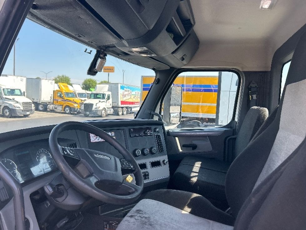 Day Cab Tractor-Heavy Duty Tractors-Freightliner-2019-T12664ST-West Sacramento-CA-346,845\n\t\tmiles-$ 51,000 - Image 10
