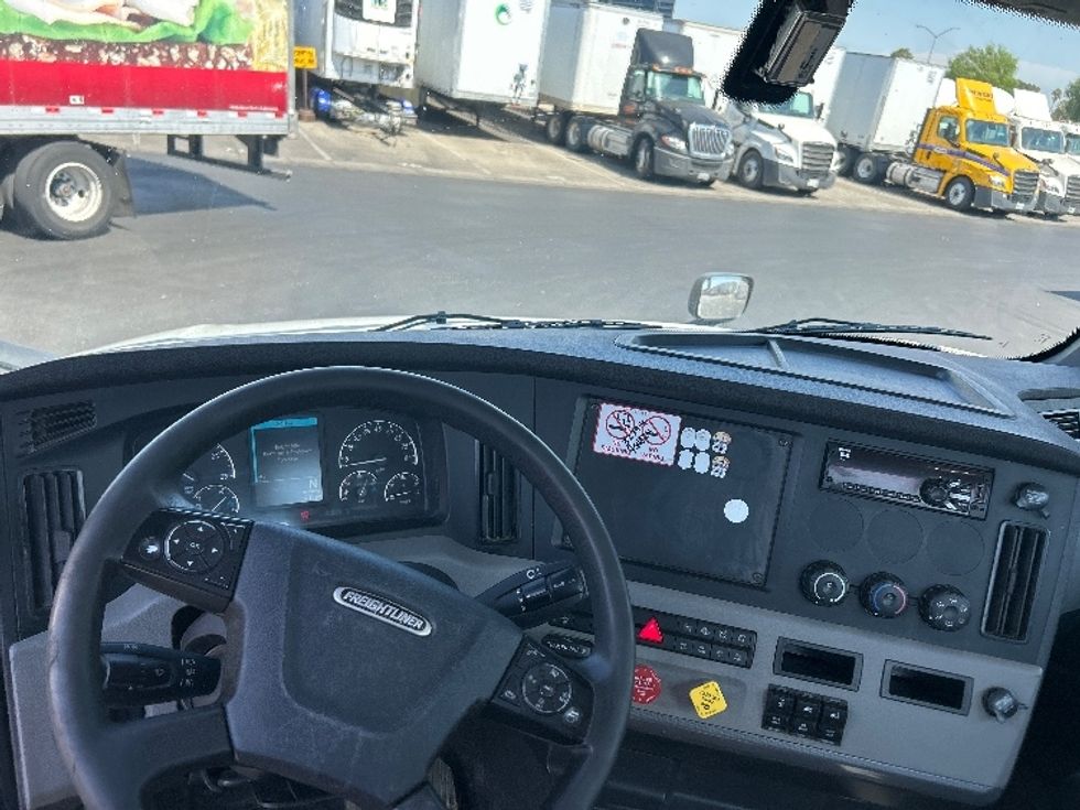 Day Cab Tractor-Heavy Duty Tractors-Freightliner-2019-T12664ST-West Sacramento-CA-346,845\n\t\tmiles-$ 51,000 - Image 11