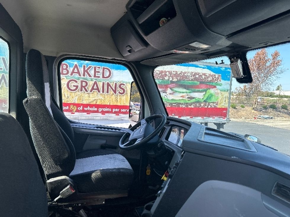 Day Cab Tractor-Heavy Duty Tractors-Freightliner-2019-T12664ST-West Sacramento-CA-346,845\n\t\tmiles-$ 51,000 - Image 14