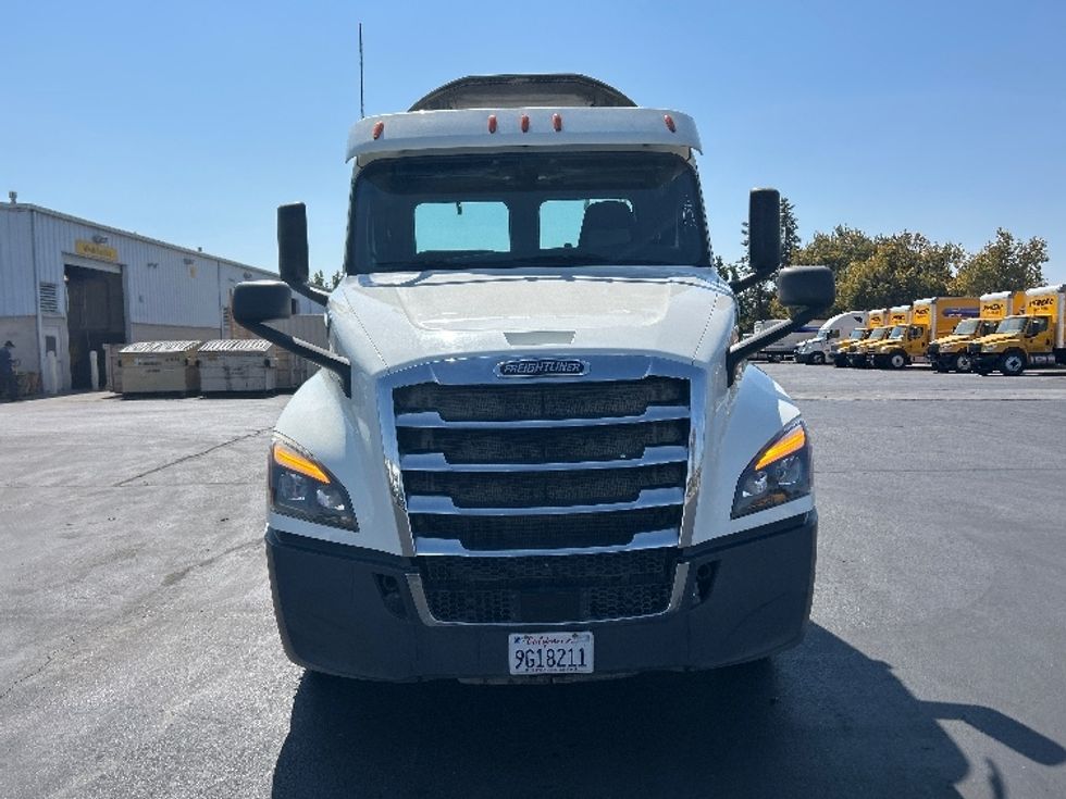 Day Cab Tractor-Heavy Duty Tractors-Freightliner-2019-T12664ST-West Sacramento-CA-346,845\n\t\tmiles-$ 51,000 - Image 2