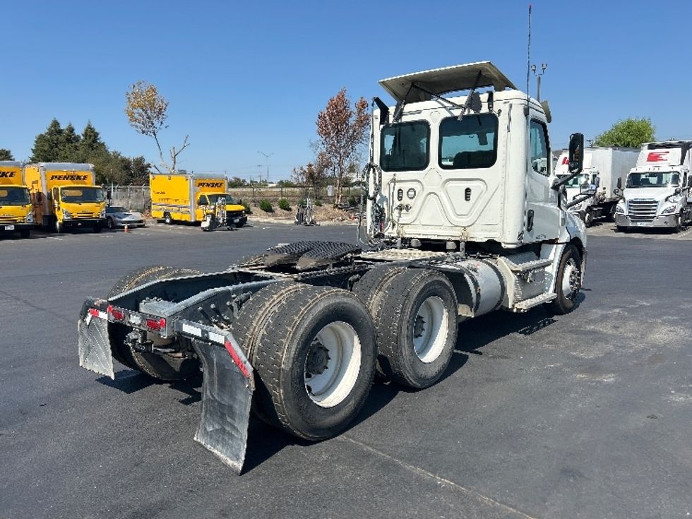 Day Cab Tractor-Heavy Duty Tractors-Freightliner-2019-T12664ST-West Sacramento-CA-346,845\n\t\tmiles-$ 51,000 - Image 7